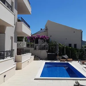apartment-lizzi-trogir.hotels-in-trogir.com/